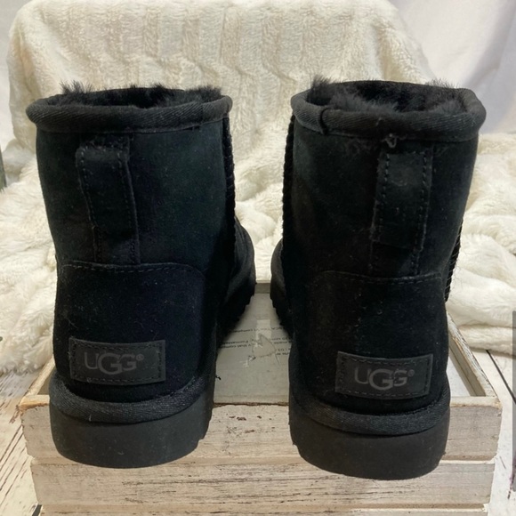 Ugg classic mini 2 sheepskin boots - Picture 3 of 5